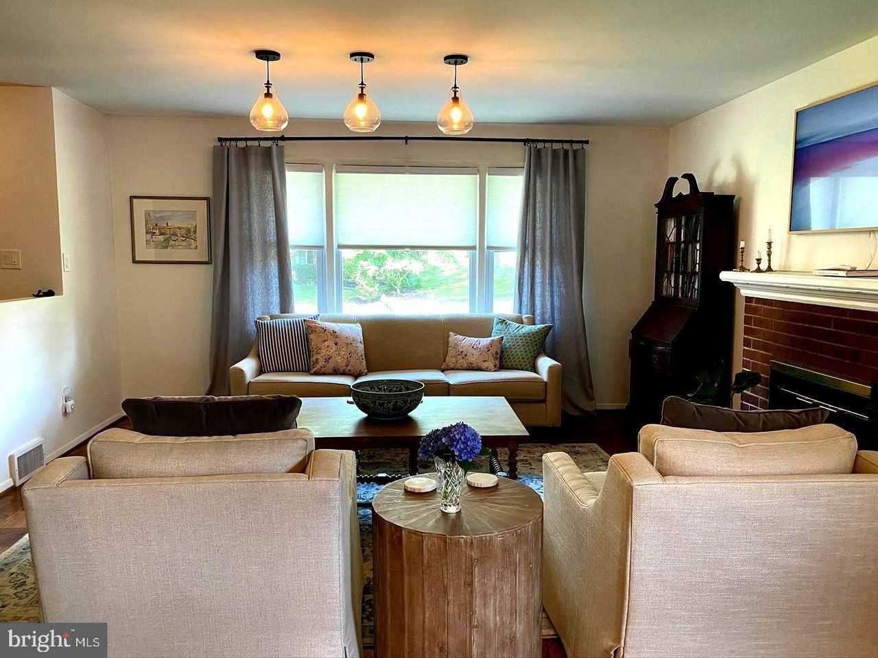 7427 Grace St - Photo 7 of 39