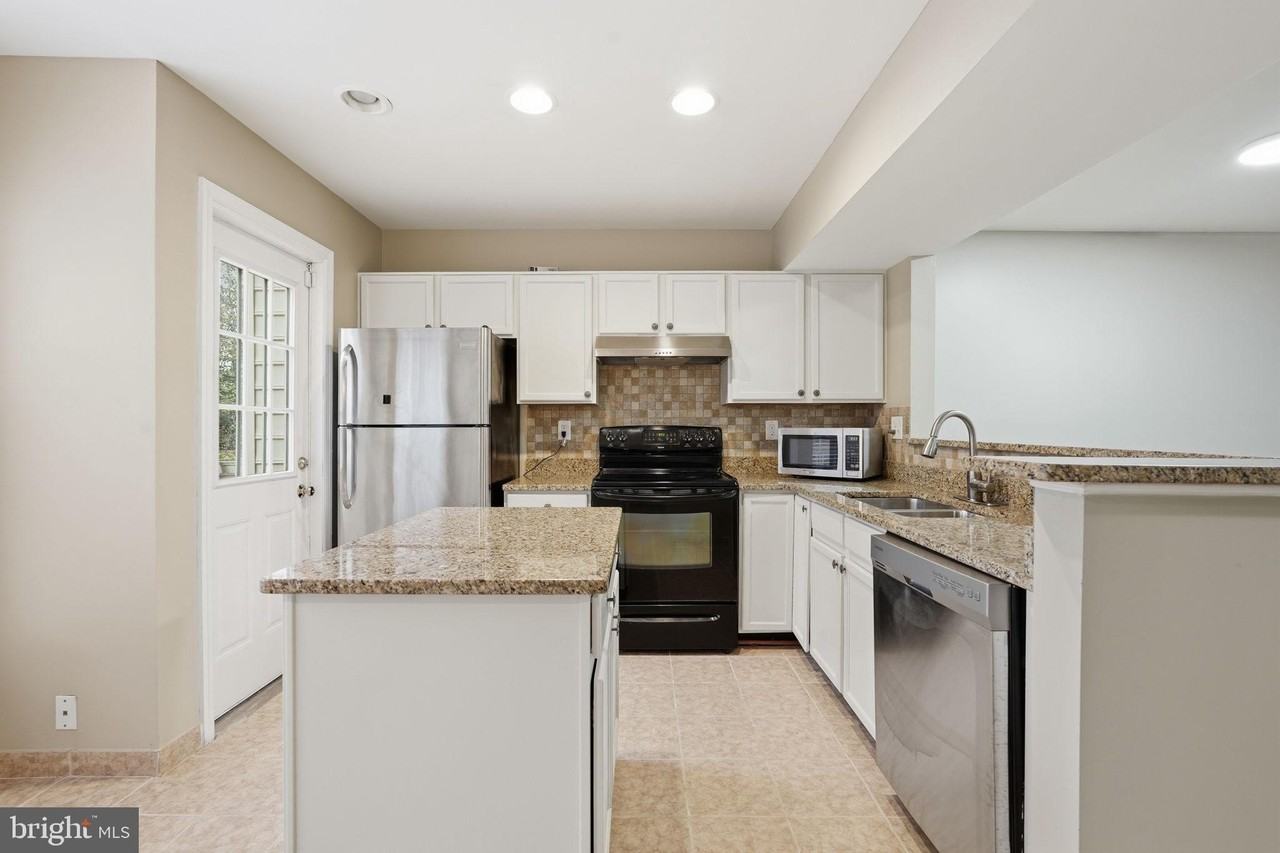 8074 Sebon Dr - Photo 4 of 22