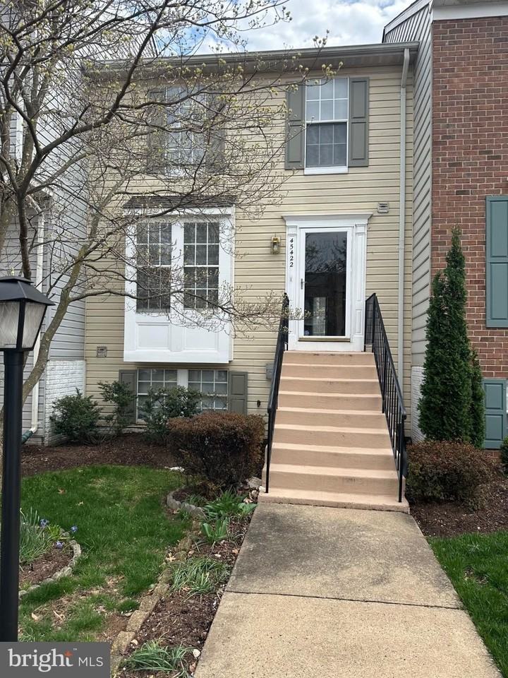 45422 Gable Sq - Photo 2 of 16