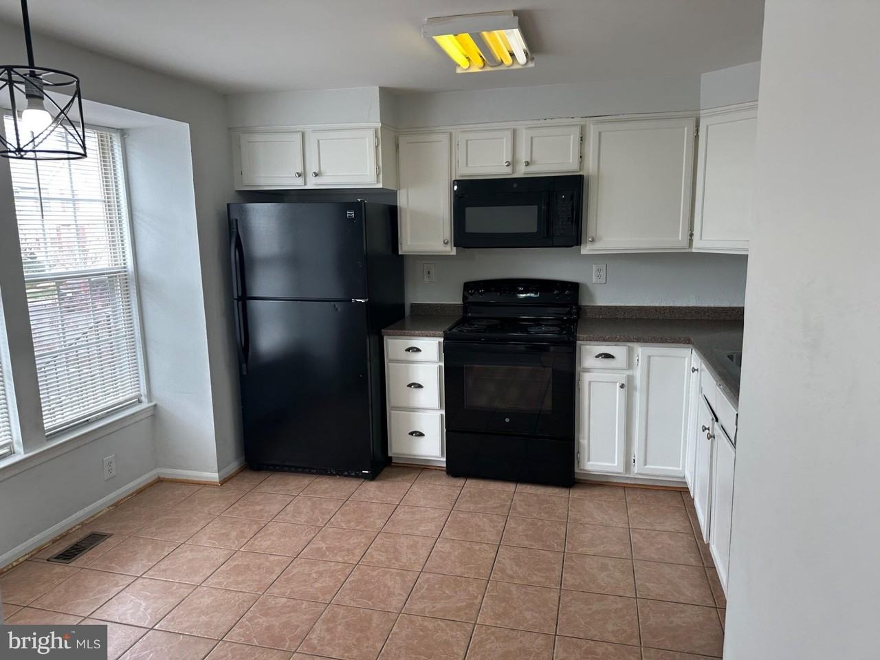 45422 Gable Sq - Photo 3 of 16