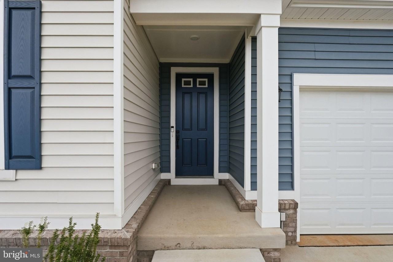 615 Clover Ln - Photo 5 of 39