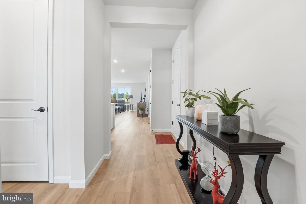 615 Clover Ln - Photo 7 of 39