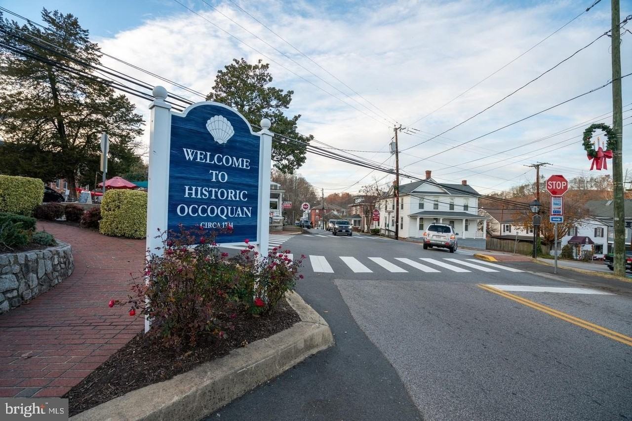 1550 Renate Dr Apt 203 - Photo 5 of 25