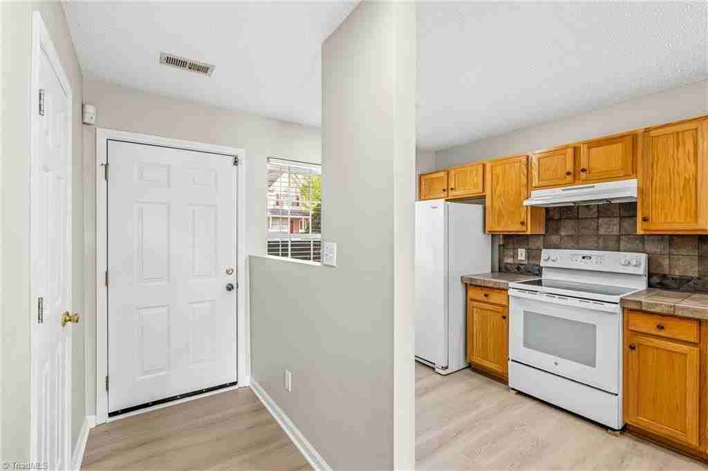 4405 Carlys Way - Photo 4 of 31
