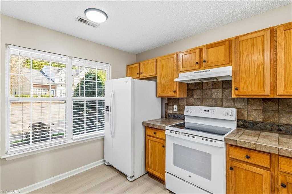 4405 Carlys Way - Photo 6 of 31
