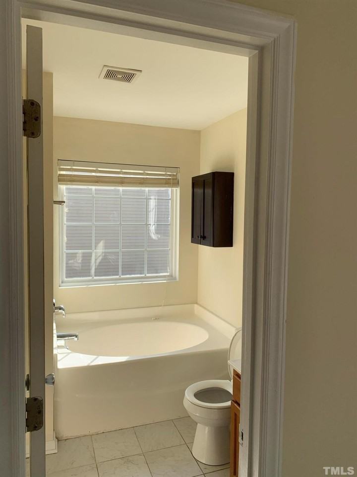 4180 Dalcross Rd - Photo 7 of 9