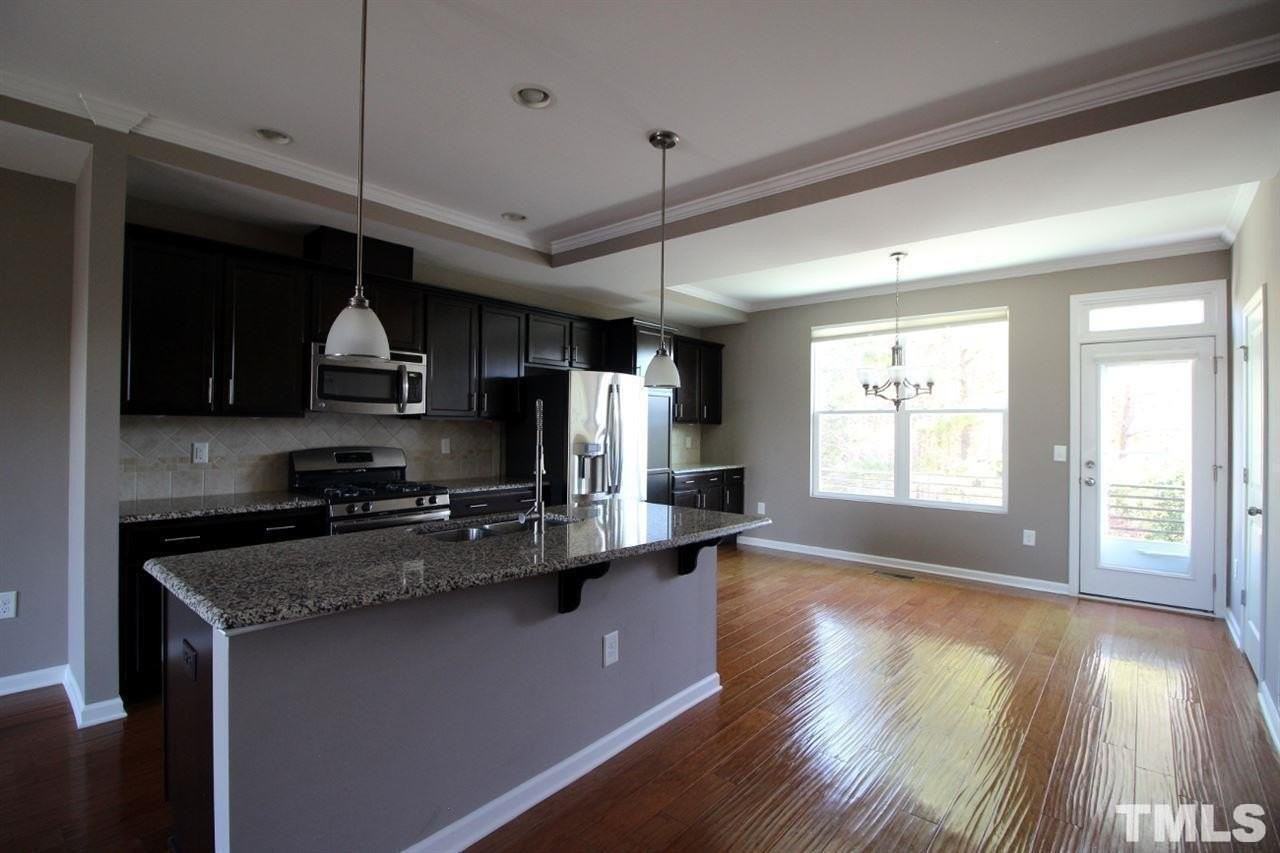 3907 Brokenshire St - Photo 4 of 17