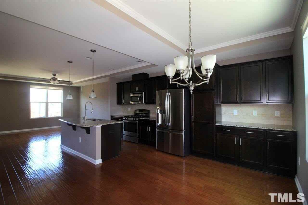 3907 Brokenshire St - Photo 5 of 17