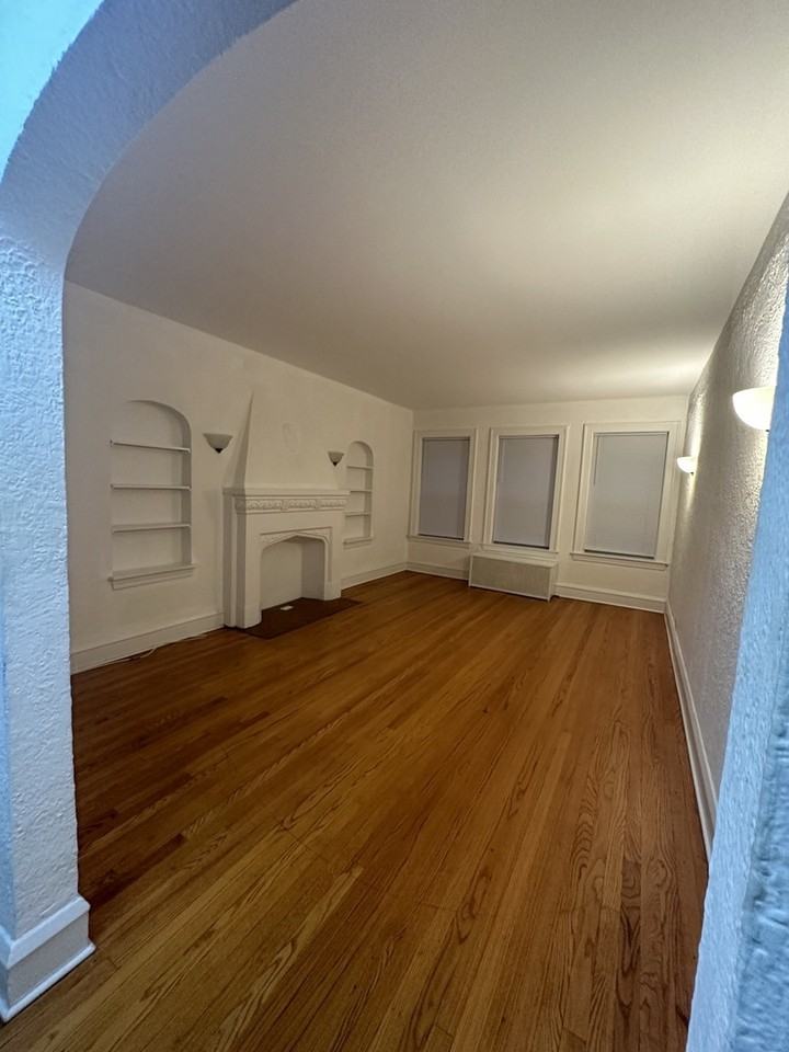 2333 W Farwell Ave ##1s - Photo 7 of 17