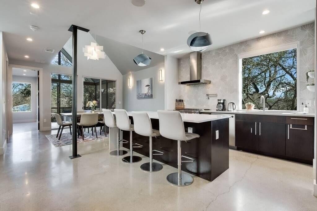 1802 W 10th St - Photo 5 of 23