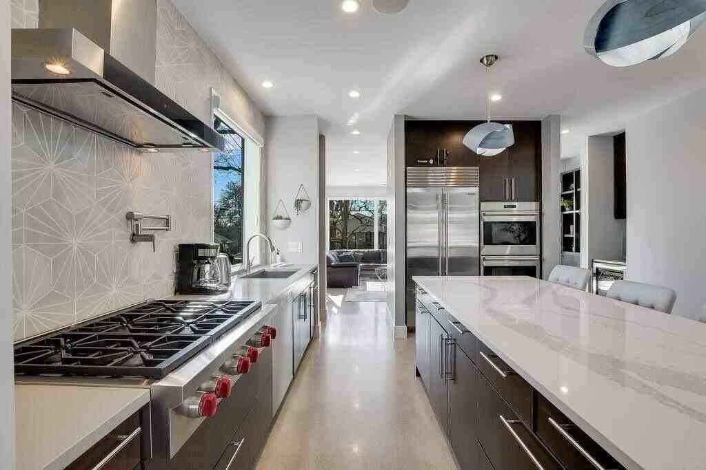 1802 W 10th St - Photo 6 of 23