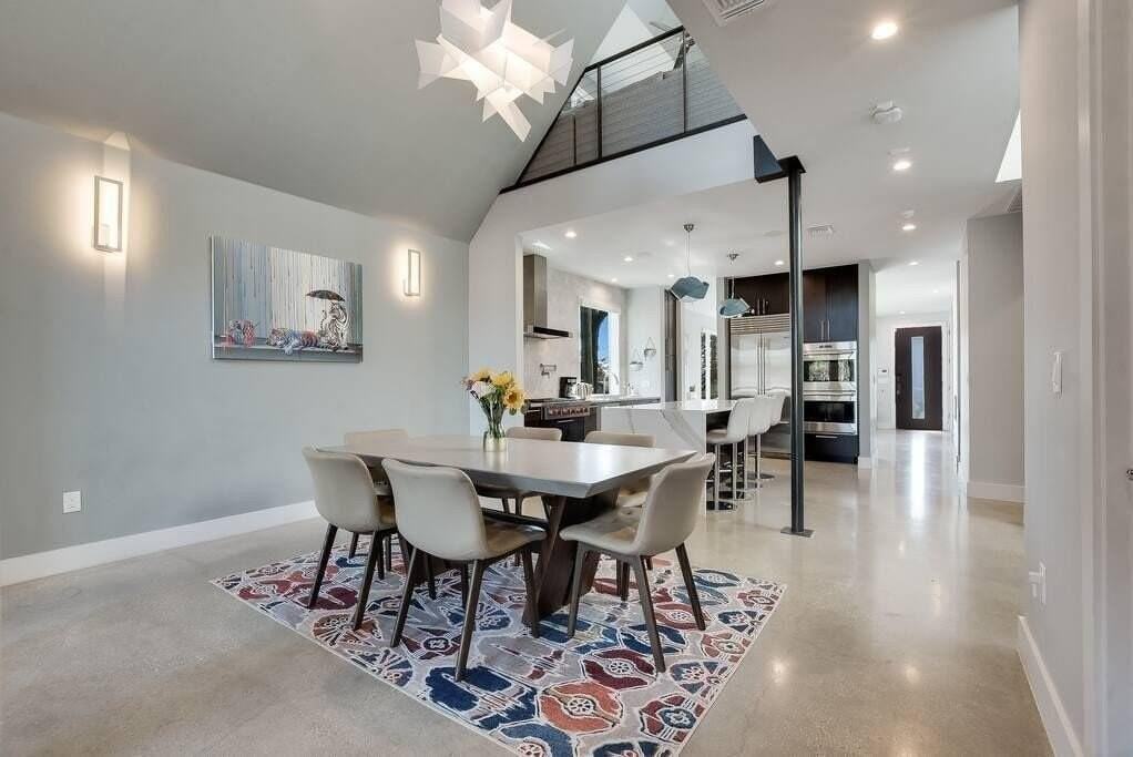 1802 W 10th St - Photo 7 of 23