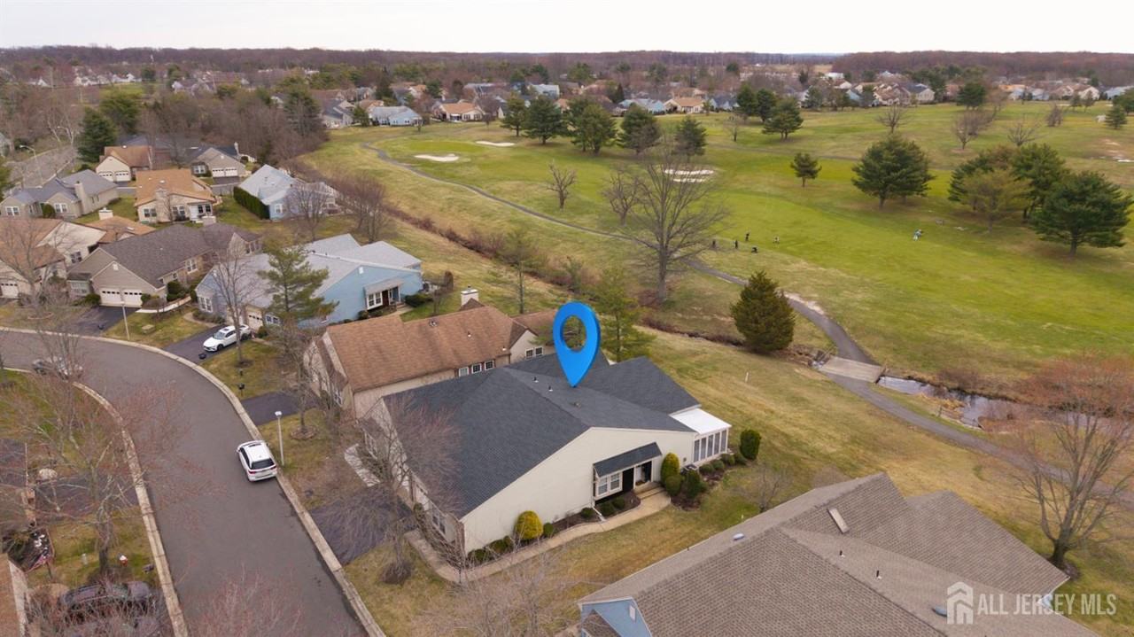 18-A Thomas Paine Dr - Photo 2 of 32