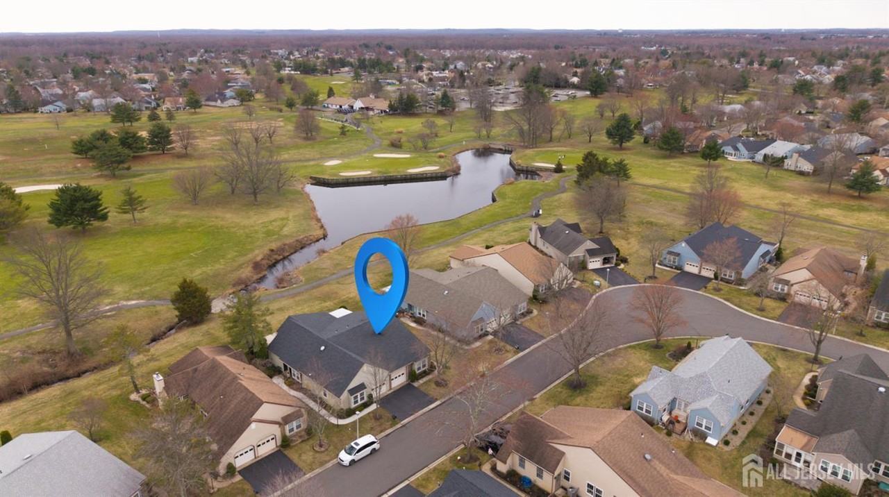 18-A Thomas Paine Dr - Photo 4 of 32