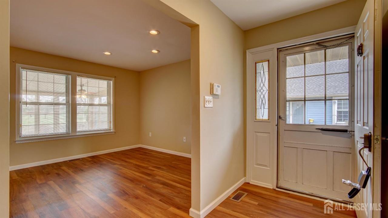 18-A Thomas Paine Dr - Photo 5 of 32