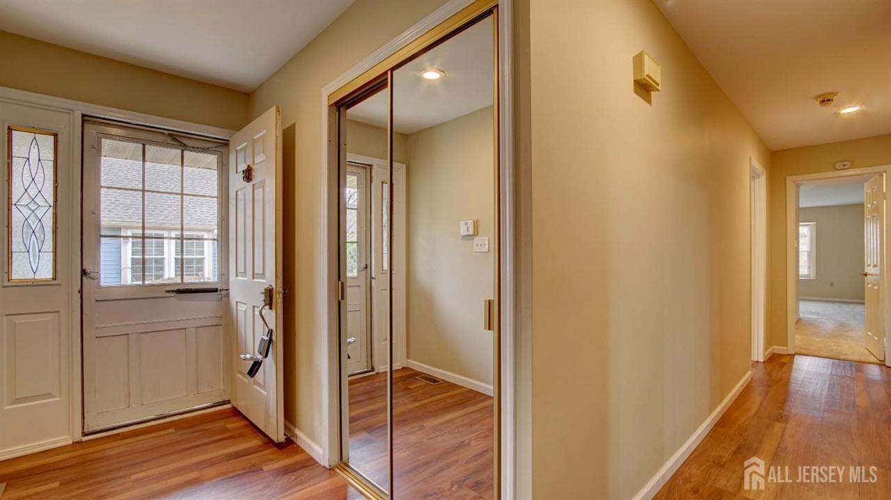 18-A Thomas Paine Dr - Photo 6 of 32