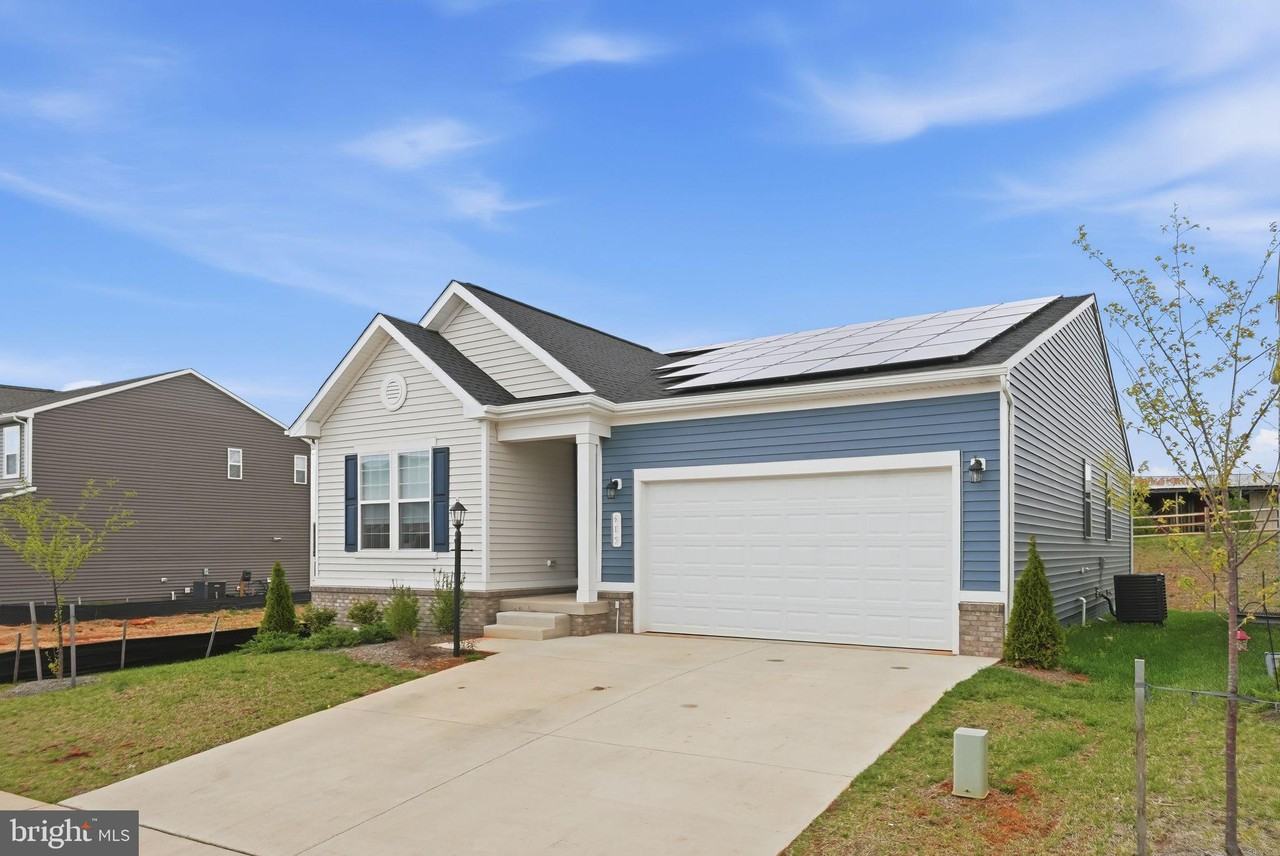 615 Clover Ln - Photo 2 of 39