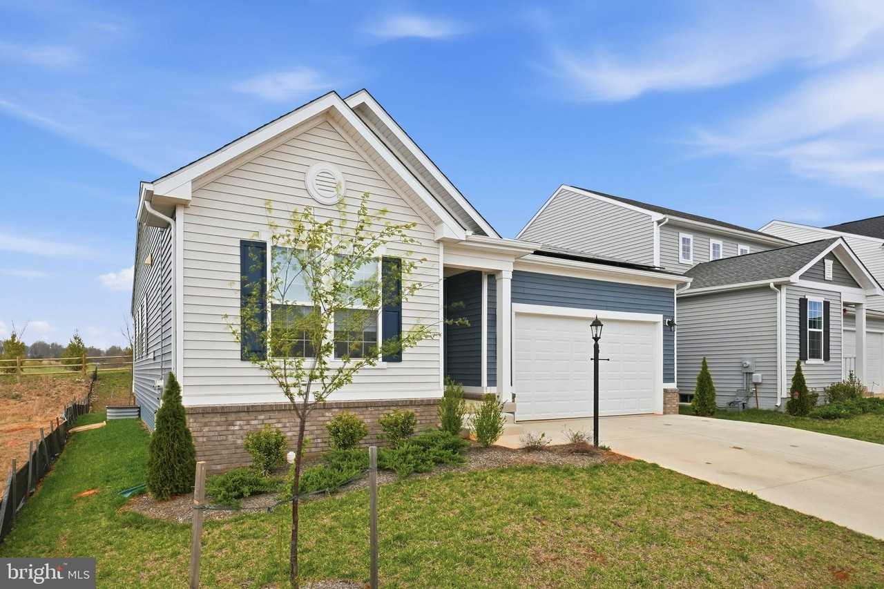 615 Clover Ln - Photo 3 of 39