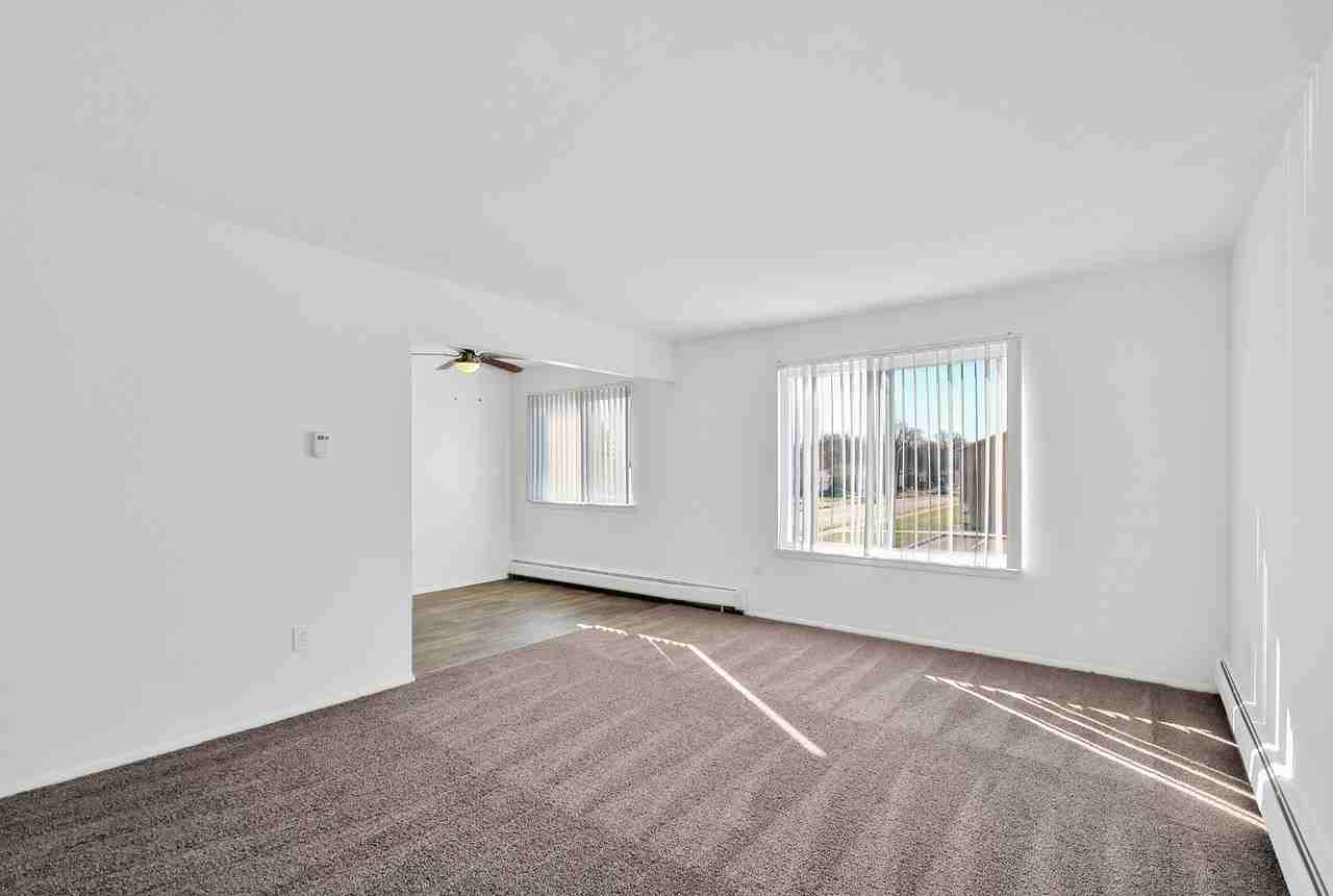 Huntington Club Apartments - Photo 2 of 20
