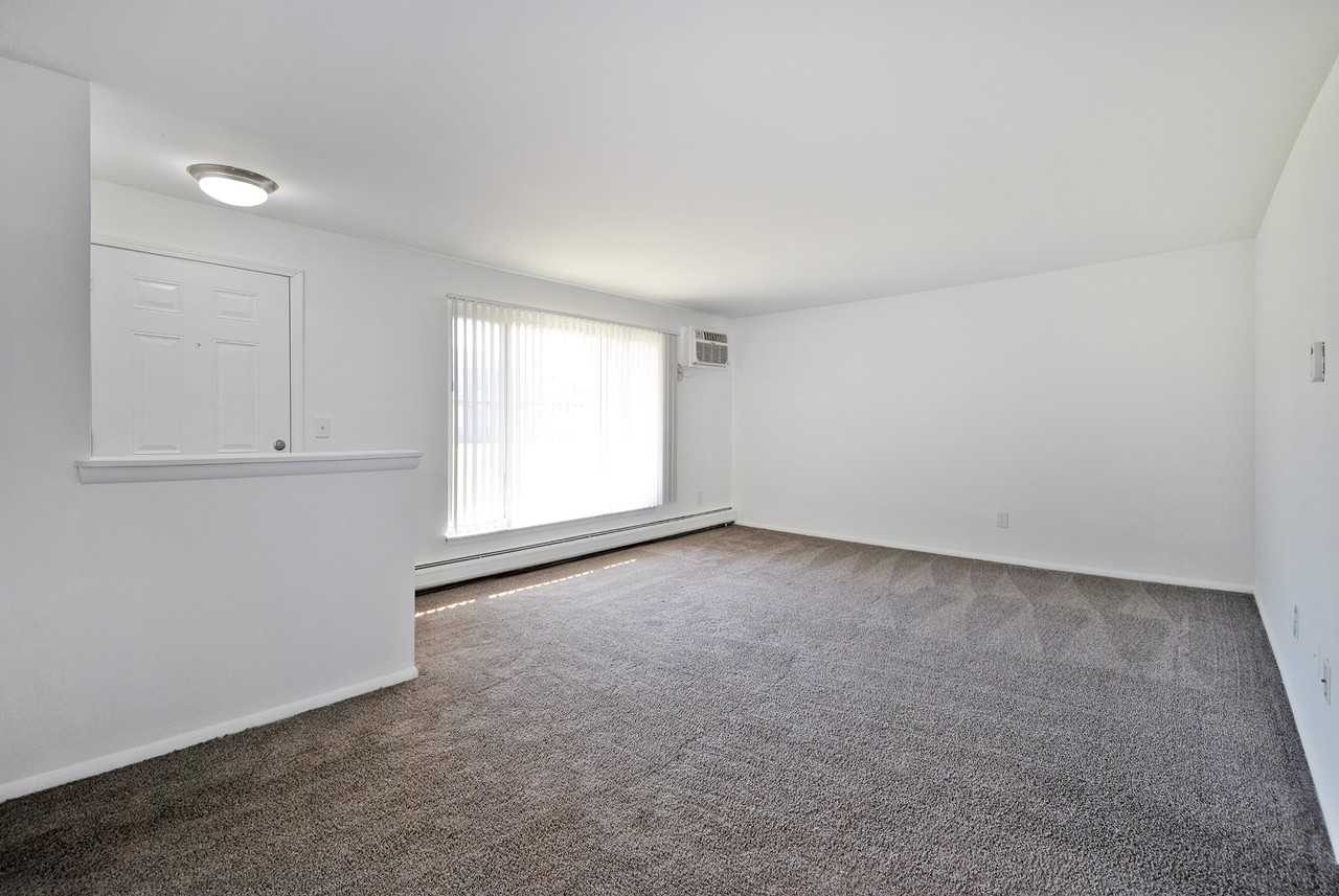 Huntington Club Apartments - Photo 7 of 20