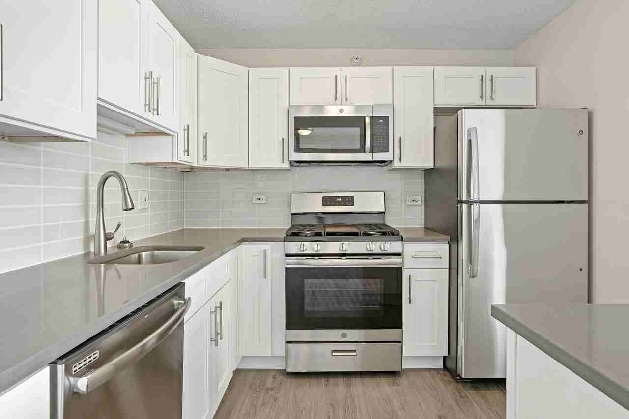 540 N State St - Photo 3 of 24