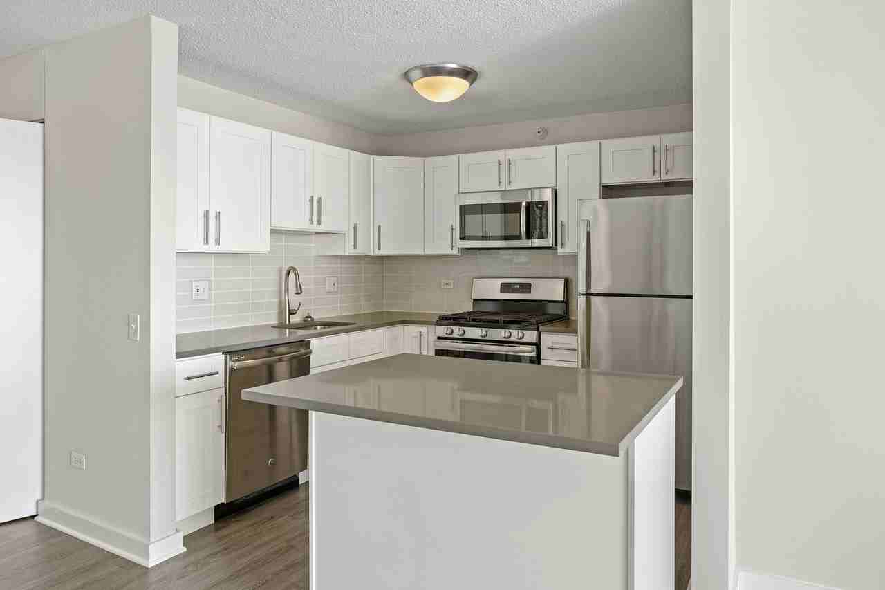 540 N State St - Photo 4 of 24