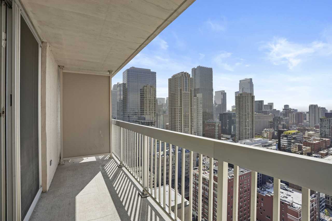 540 N State St - Photo 6 of 24