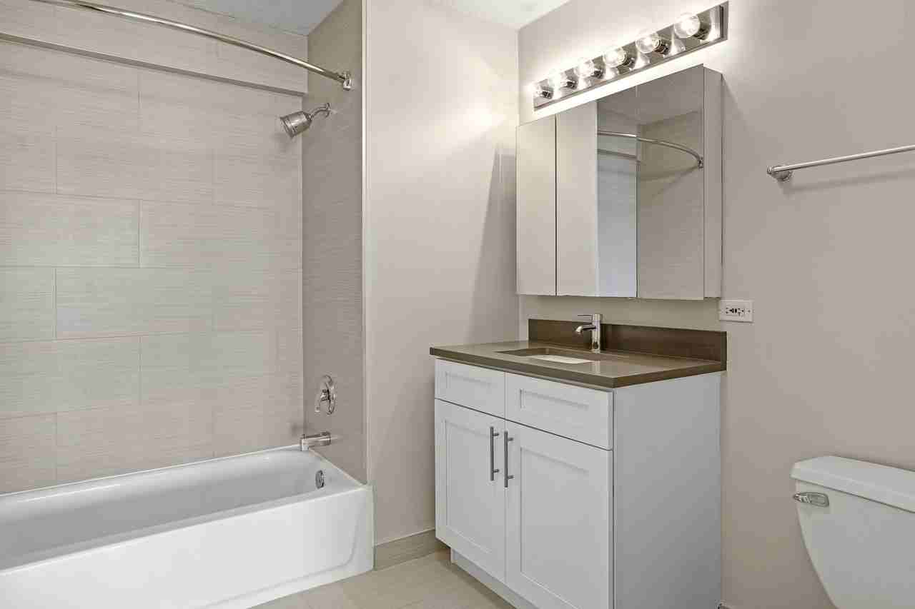 540 N State St - Photo 7 of 24