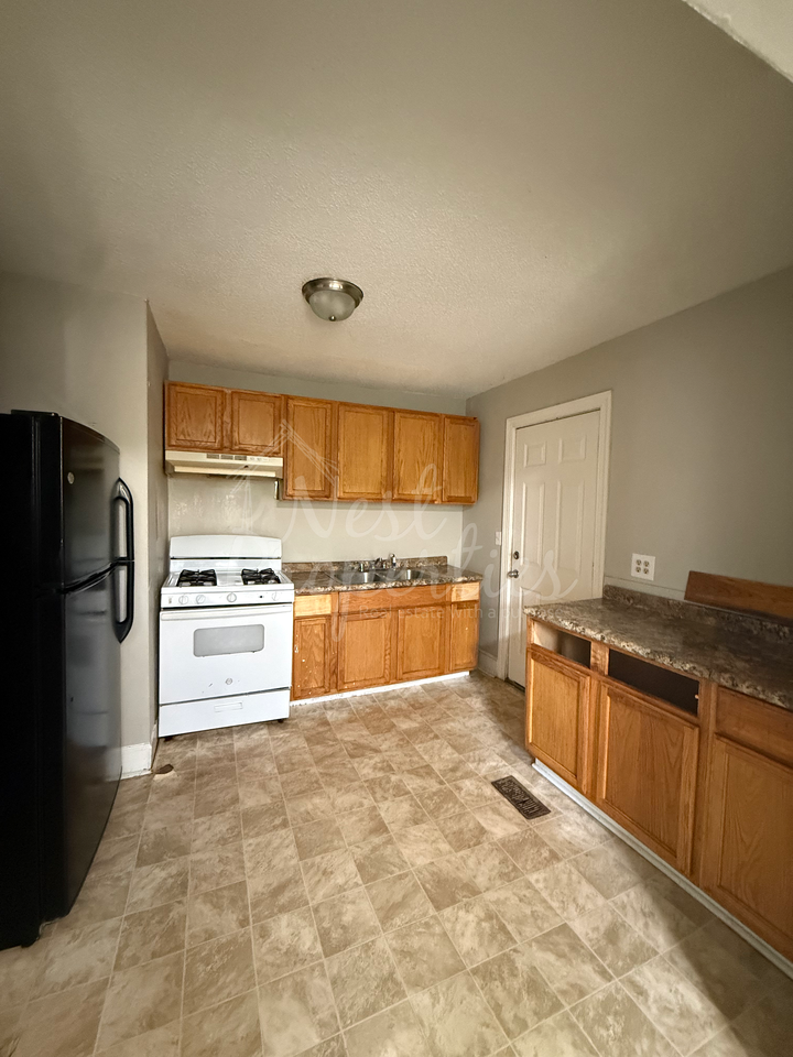 1429 Jerome Dr #1 - Photo 2 of 8