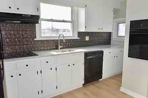 122 S 7th St #B - Photo 2 of 7