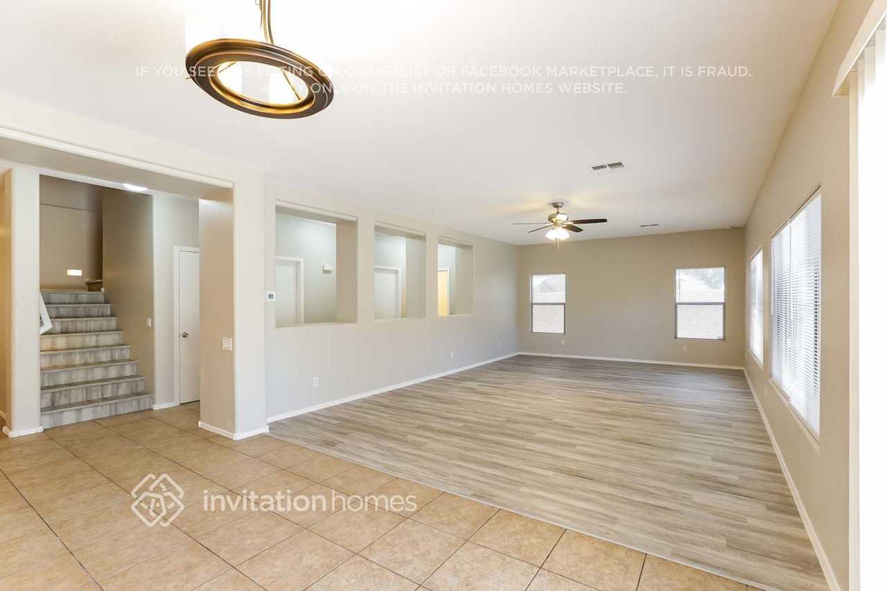 11867 W Sherman St - Photo 4 of 16