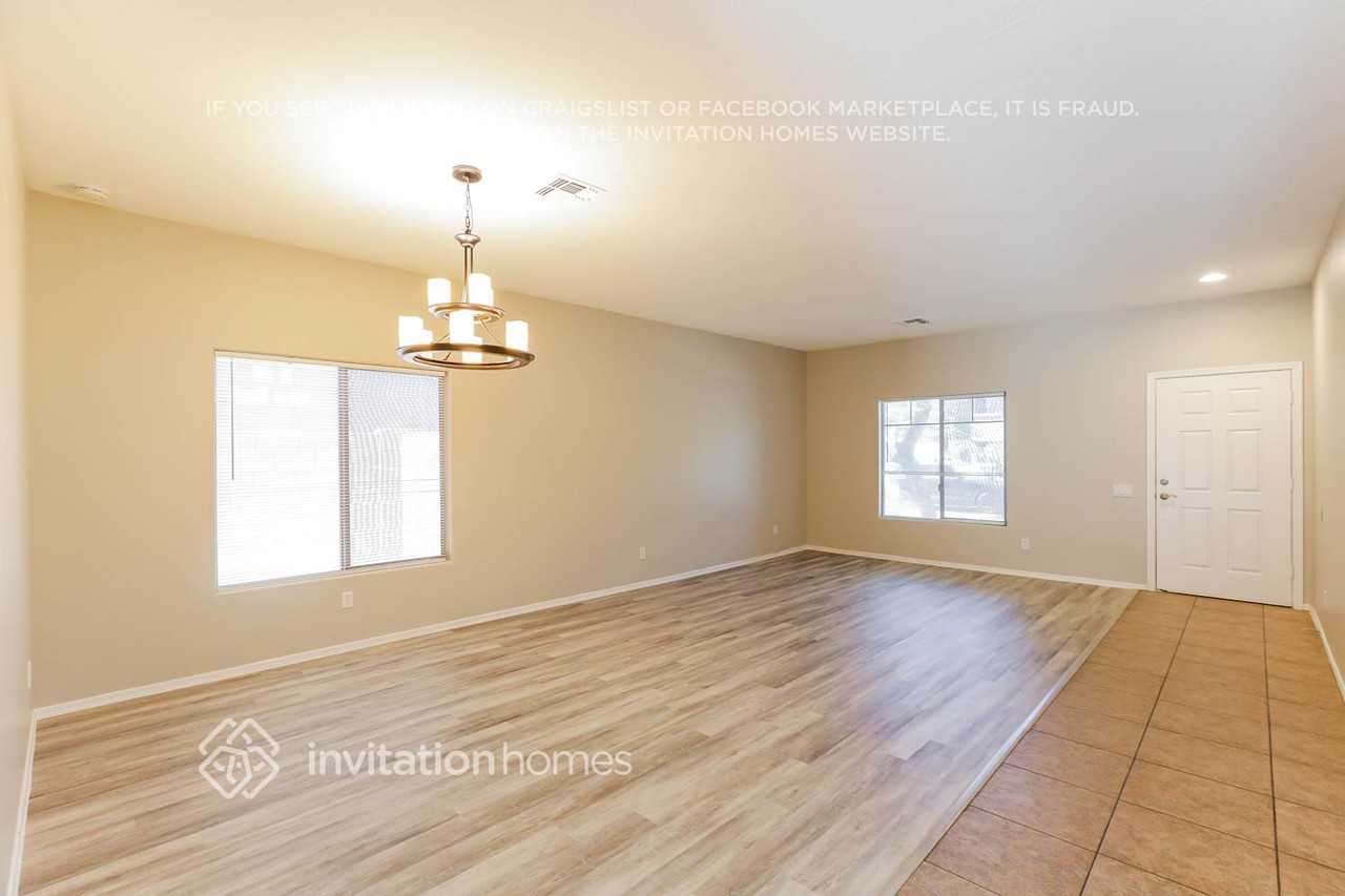 11867 W Sherman St - Photo 5 of 16