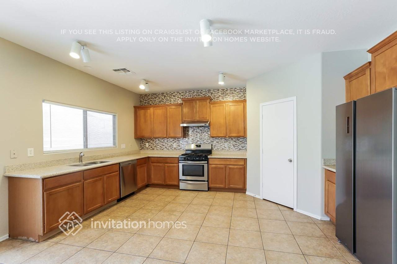 11867 W Sherman St - Photo 6 of 16