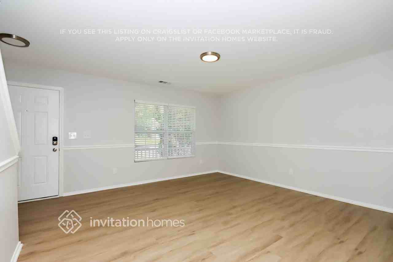 849 Willow Creek Dr - Photo 2 of 16