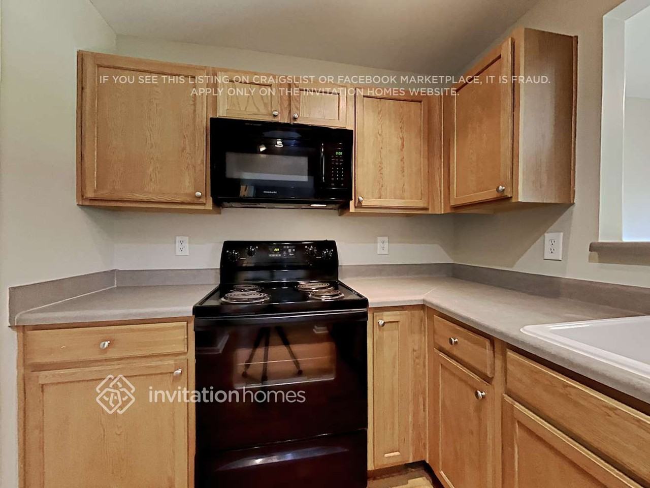 2730 Englewood Dr - Photo 7 of 19