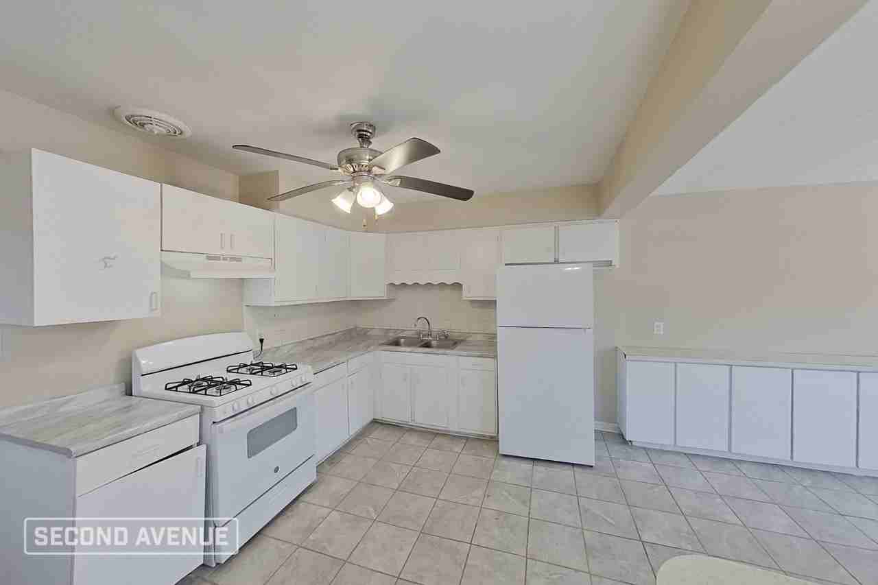 4772 Jefferson St - Photo 2 of 28