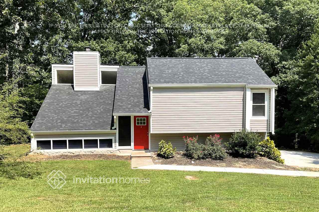 3166 Robindale Rd - Photo 2 of 24