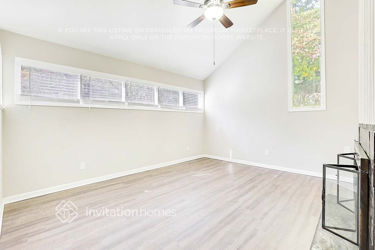 3166 Robindale Rd - Photo 3 of 24