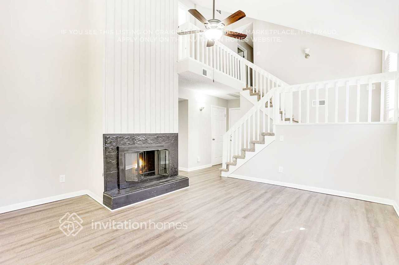 3166 Robindale Rd - Photo 4 of 24