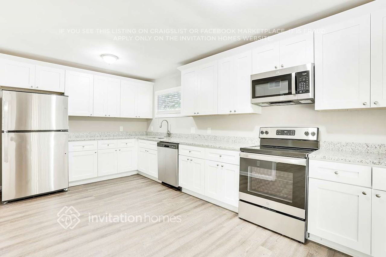 3166 Robindale Rd - Photo 6 of 24