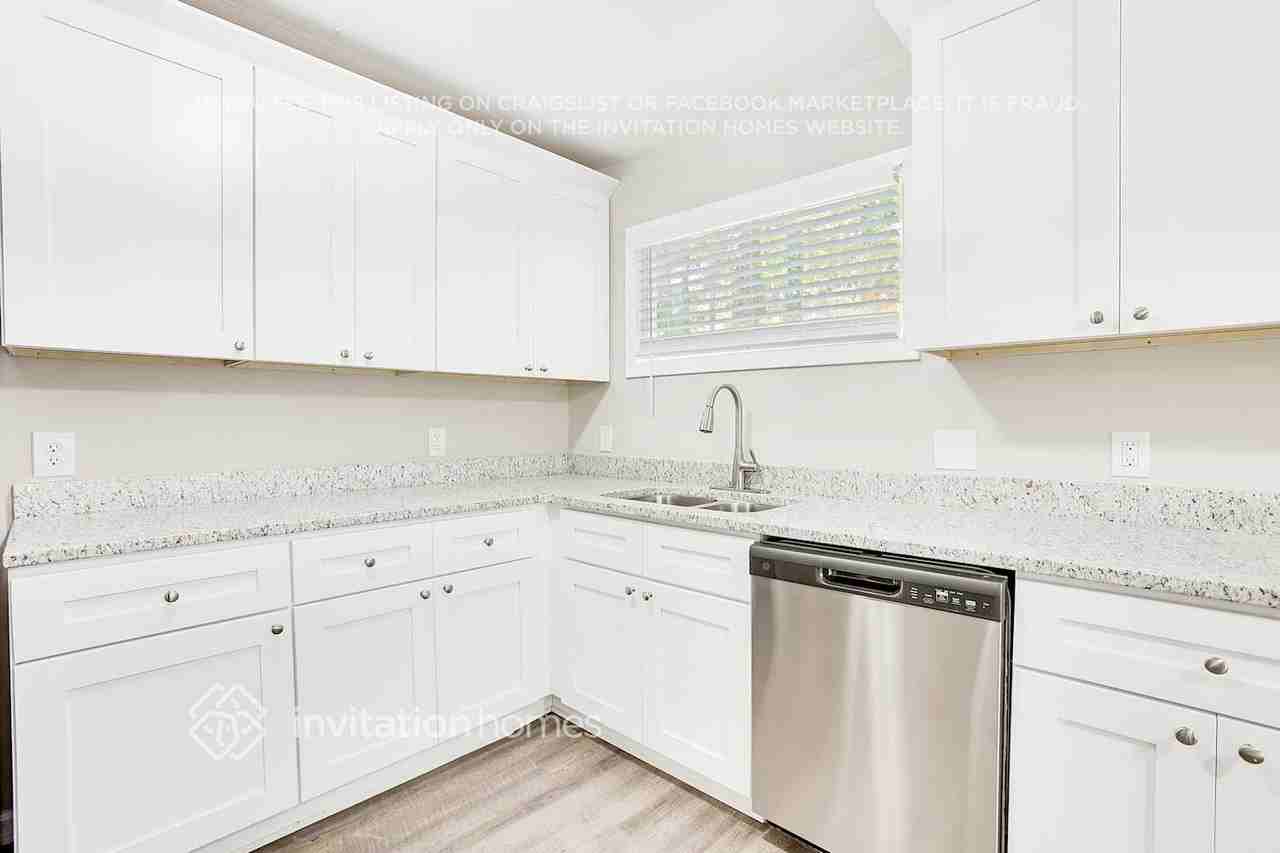 3166 Robindale Rd - Photo 7 of 24