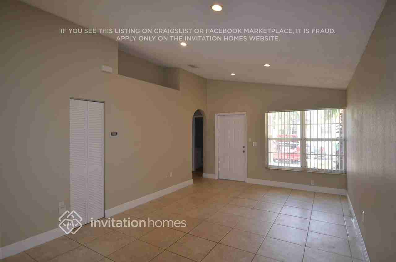 21529 Sw 88th Ave - Photo 2 of 12