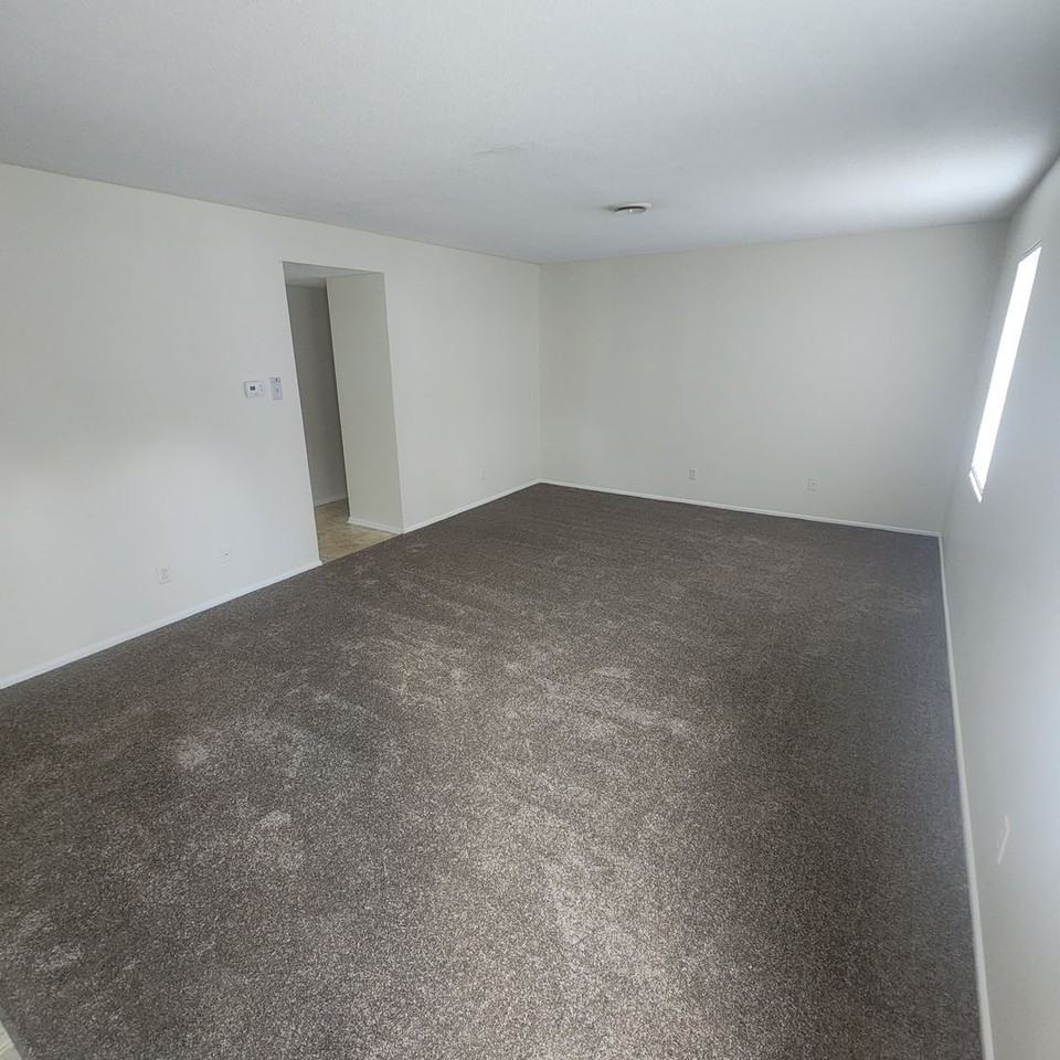 Charlestowne Henderson - Photo 2 of 36