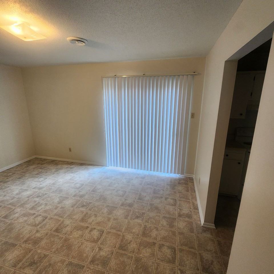 Charlestowne Henderson - Photo 3 of 36