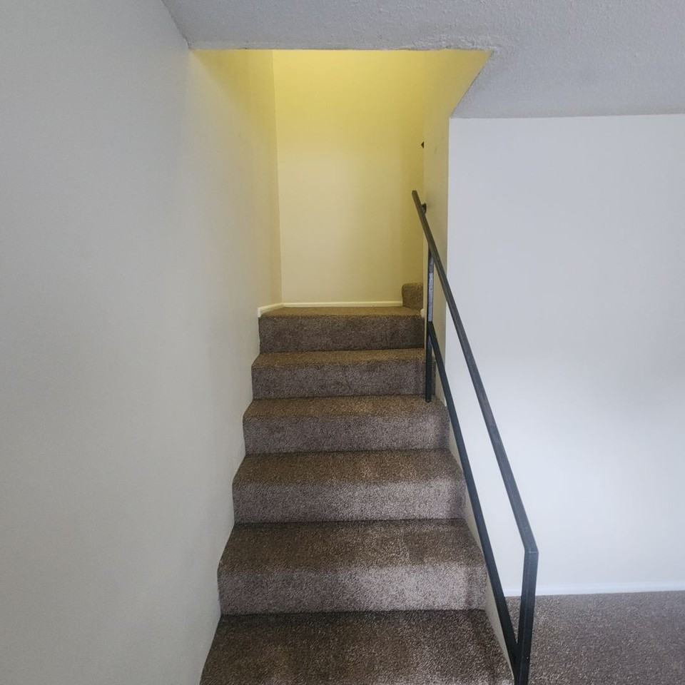 Charlestowne Henderson - Photo 7 of 36