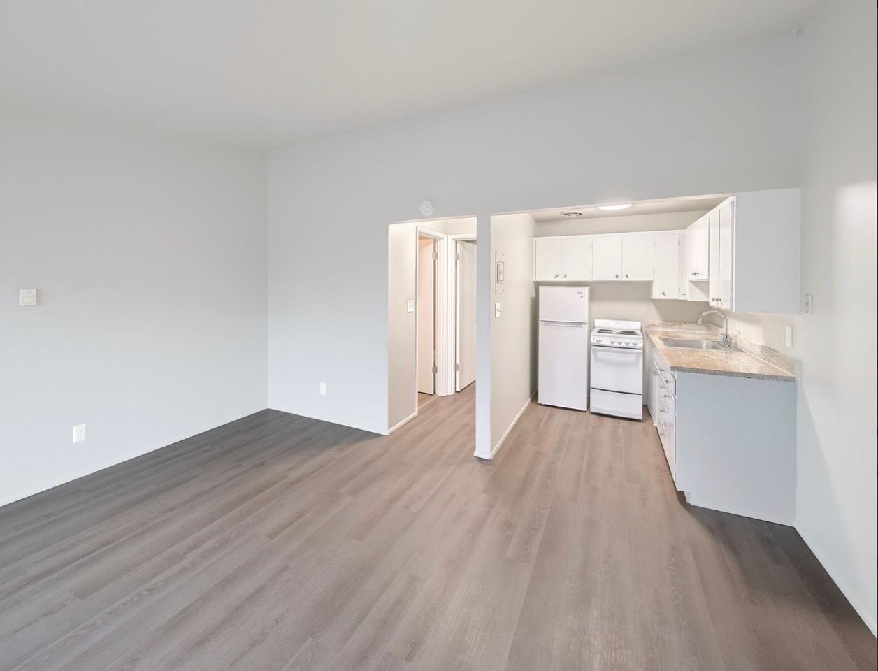 FIRST 6 WEEKS FREE! Newly renovated 1BD apartments. - Photo 2 of 21