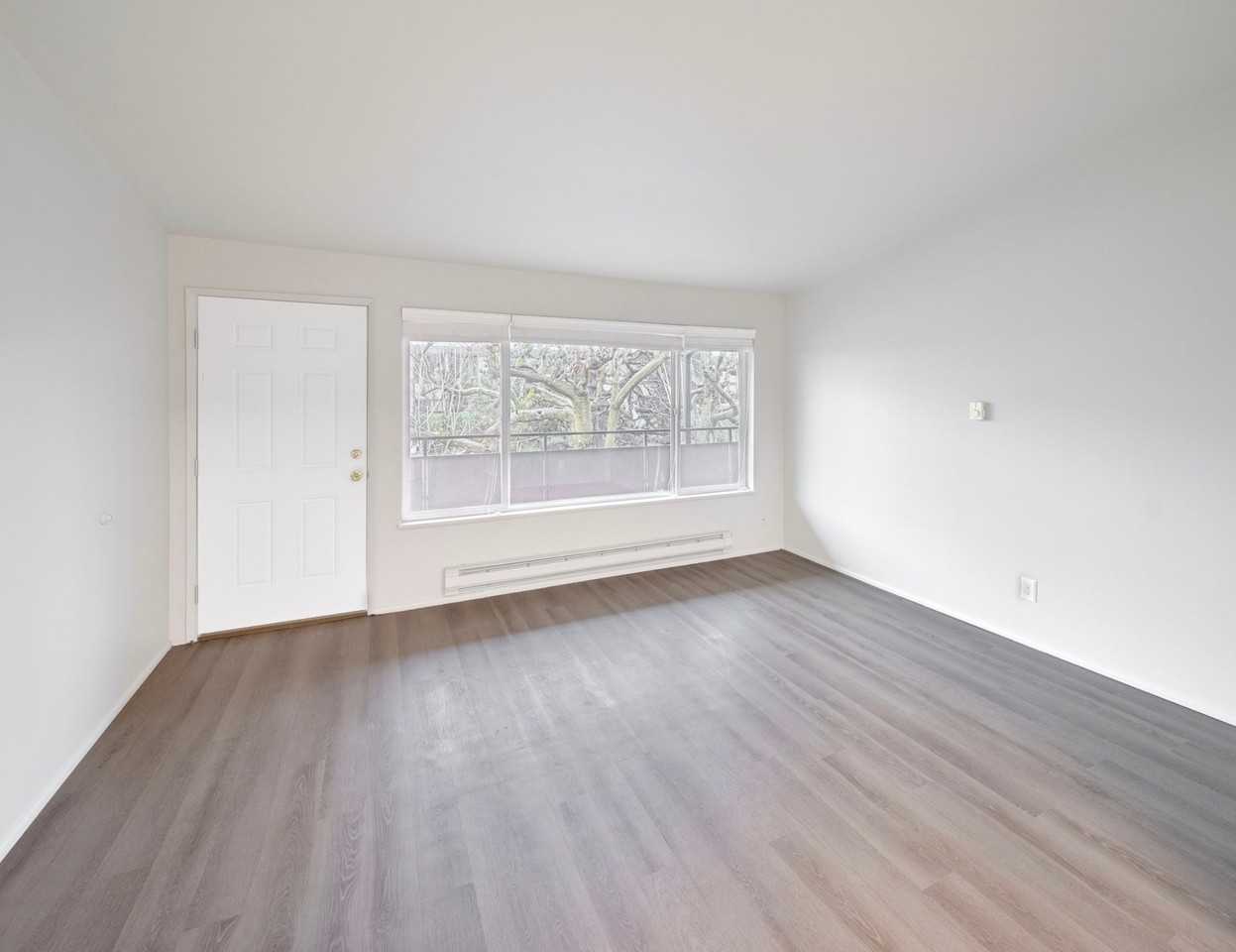 FIRST 6 WEEKS FREE! Newly renovated 1BD apartments. - Photo 4 of 21