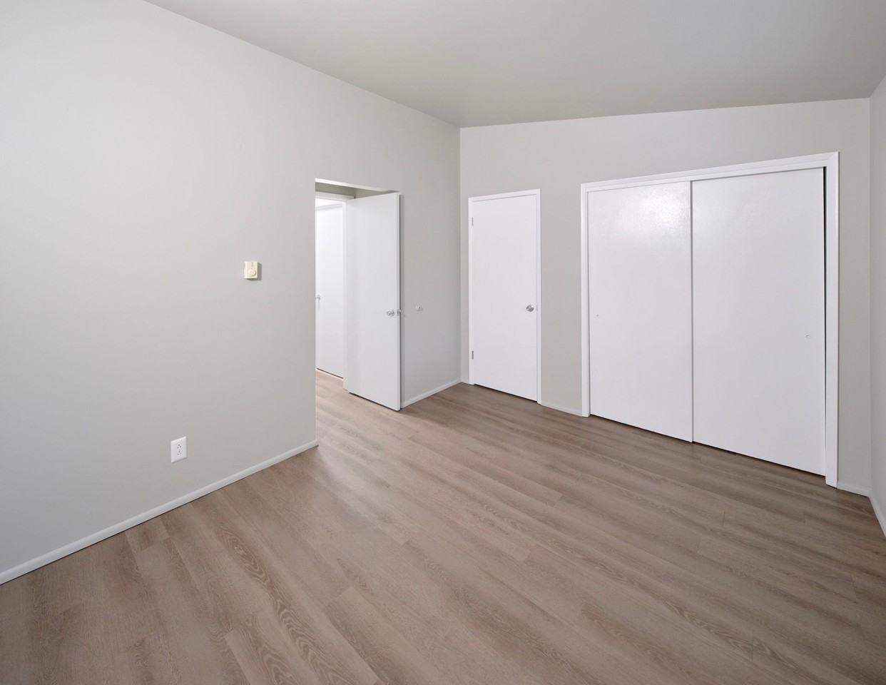 FIRST 6 WEEKS FREE! Newly renovated 1BD apartments. - Photo 6 of 21