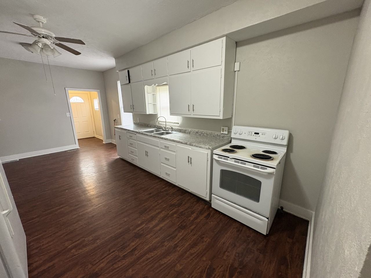 808 South Greenlawn Avenue - Photo 2 of 14