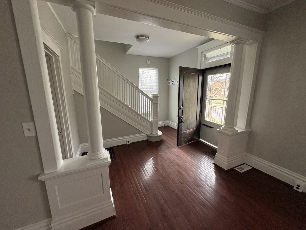 808 South Greenlawn Avenue - Photo 3 of 14